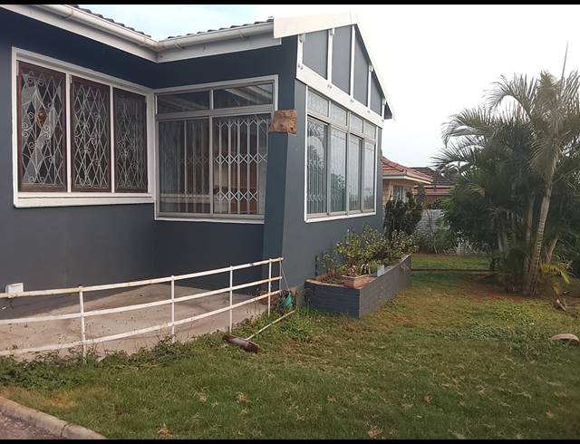 4 BEDROOM HOUSE FOR SALE IN BLUFF